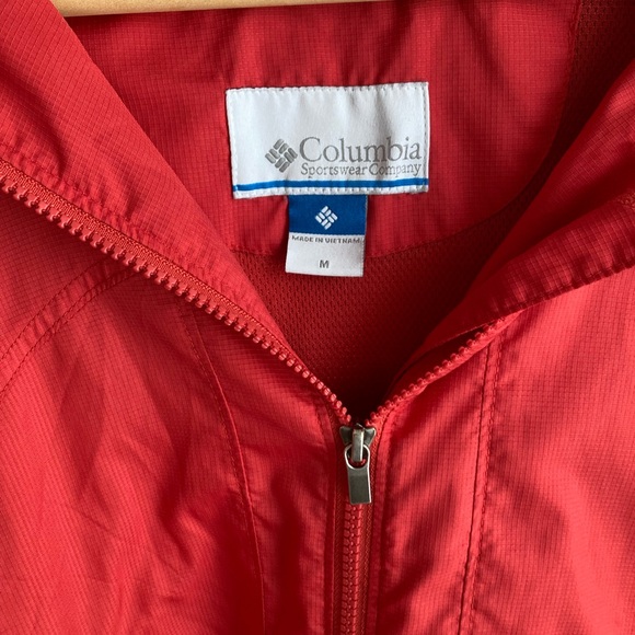 GENTLY WORN WOMEN’S COLUMBIA RED JACKET SIZE: M - Picture 2 of 5